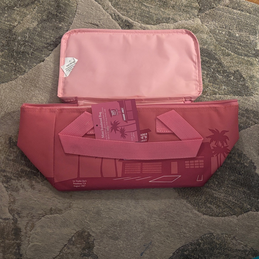 Brand new TJ insulated bag perfect for the summer.
